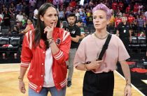 Звезда футбола Меган Рапино и звезда WNBA Сью Берд объявили о помолвке
