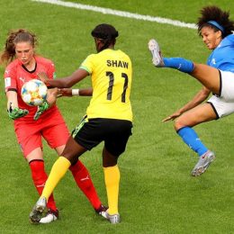Келли Симмонс рассказывает о преодолении барьеров женского футбола