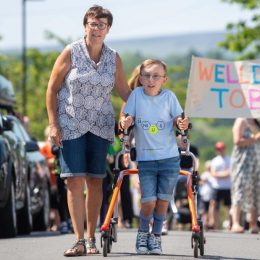 Грандиозный вызов: мальчик с церебральным параличом завершил марафон