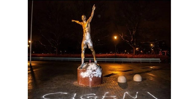 Статуя Златана Ибрагимовича свергнута фанатами его бывшего клуба «Мальме»