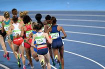 Бегунья Элеонора Дэвис откладывает олимпийские амбиции, чтобы спасать жизни